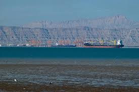 伊朗媒体报道称 三艘船只成功通过霍尔木兹海峡