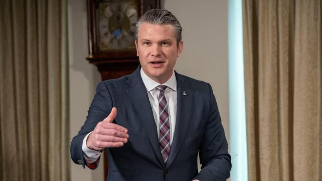 美防长和参联会主席举行新闻发布会 美防长:美军随时准备重启作战