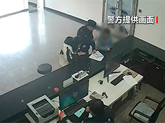 手机"黑屏"被远程操控 民警上门保住10万元