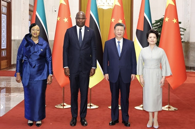习近平同莫桑比克总统会谈