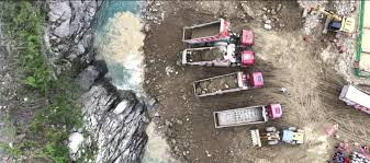 大渡河老鹰岩二级水电站成功截流
