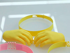 "巴掌帽"海外爆火 商家快速响应半天实现量产