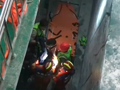 江西丰城工人失足跌落蓄水池 消防紧急营救