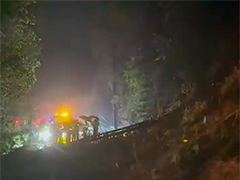 湖南会同强降雨致道路塌方 相关部门连夜抢修保畅