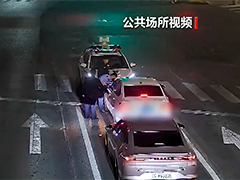 山东潍坊酒后驾车停驶在机动车道 司机昏睡被查