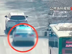 车辆随意强行变道极易诱发交通事故