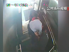 地铁进站乘梯被挡水板绊倒 乘客索赔27万元