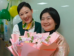 40岁也能考上乘务员"宝妈"即将飞上蓝天