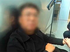 北京朝阳站 旅客身体不适 工作人员协助送医