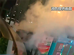 江西九江电动自行车换电柜起火 外卖员果断处置