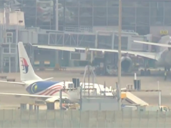 香港机场马航MH79跑道上爆胎