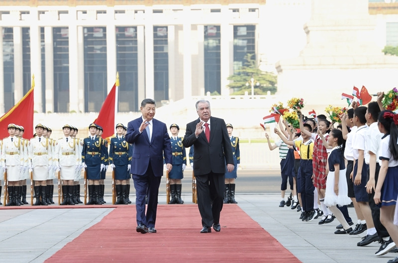 习近平举行仪式欢迎塔吉克斯坦总统访华