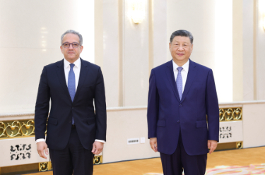 习近平会见联合国教科文组织总干事