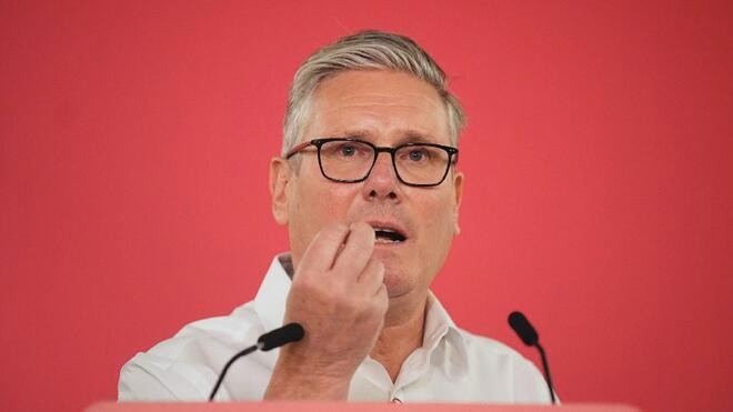英国首相拒绝因执政党地方选举失利辞职