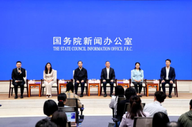 国务院新闻办举行"新征程上的奋斗者"中外记者见面会