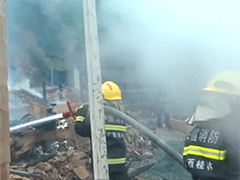 广西龙胜一村寨突发民房火灾 无人员伤亡