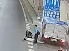 重庆隧道内司机跌落倒地 热心市民停车救助
