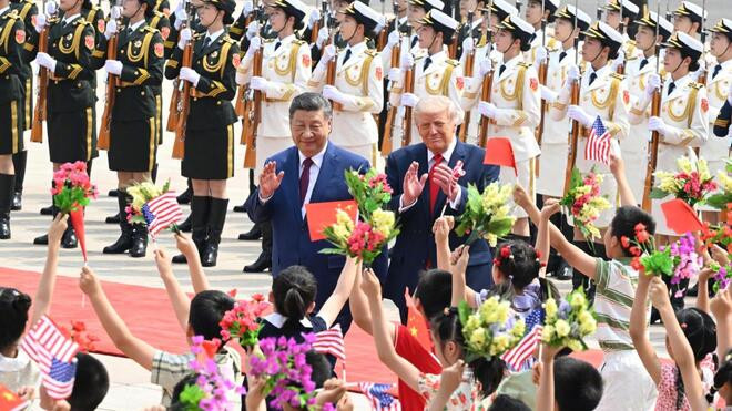 习近平举行仪式欢迎美国总统访华