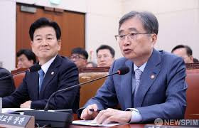 韩外长:将就韩运营船只遭袭采取必要外交措施