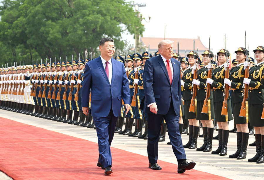 习近平举行仪式欢迎美国总统访华
