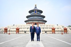 习近平同美国总统参观天坛