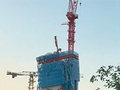 上海普陀一在建大楼"歪了"? 最新通报:主体结构无异常 系"造楼机"外架钢网片变形