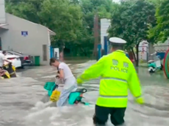 湖北多地遭遇强降雨 多部门启动应急预案