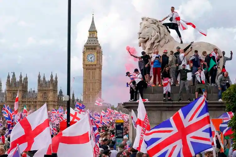 英国政策持续收紧 去年净移民人数几近减半