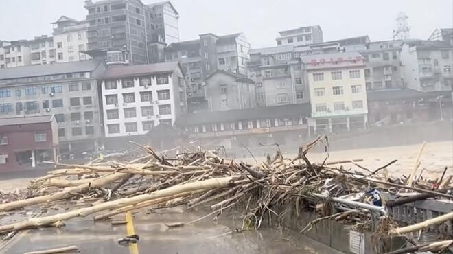 南方地区降雨持续 各地各部门积极应对