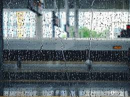 暴雨天气影响 南京站部分列车停运
