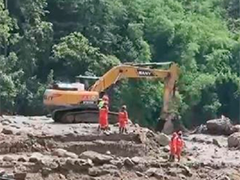 强降雨来袭 各地各部门积极应对
