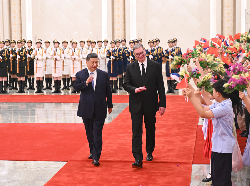 习近平举行仪式欢迎塞尔维亚总统访华