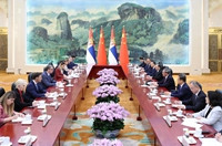 李强会见塞尔维亚总统