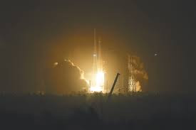 海南文昌 我国成功发射通信技术试验卫星二十四号