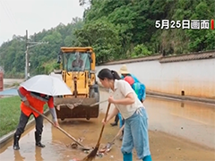 江西婺源 积水消退 全力开展清淤工作