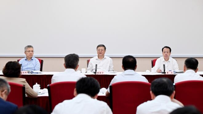 陈吉宁主持上海市实施乡村振兴战略现场推进会深入镇村园区开展专题调研