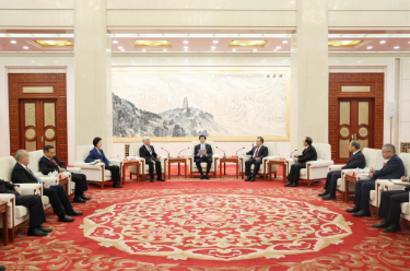 王沪宁与欧美同学会（中国留学人员联谊会）第九届理事会会长会成员座谈
