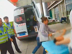 扬州7分钟生死时速 民警为脑梗患者开辟生命通道