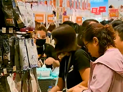 香港宠物经济持续火热 宠物用品展人气旺