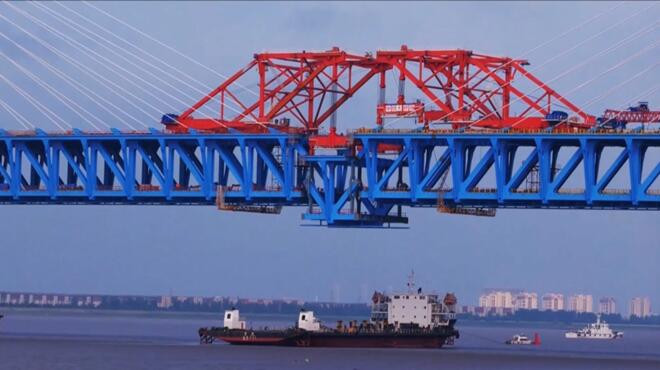 崇启公铁长江大桥主桥成功合龙 大桥展现我国桥梁智能建造尖端水平