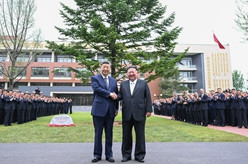 习近平参访朝鲜劳动党中央干部学校