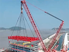 国内最大吨位石化管廊完成海上高空吊装