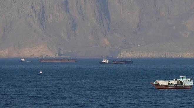 美军称10日再次在阿曼湾打击油轮