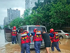 广西贵港多地遭遇暴雨大风天气