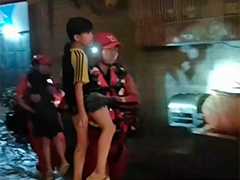 广东陆丰 持续暴雨致积水内涝 消防转移被困群众