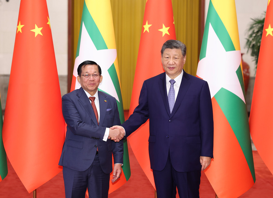 习近平同缅甸总统会谈