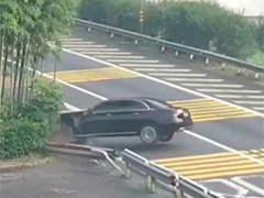 济广高速 司机疲劳驾驶 犯困撞上护栏