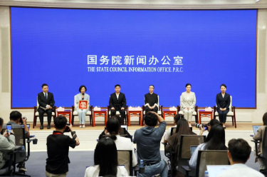 国务院新闻办举行"新征程上的奋斗者"中外记者见面会