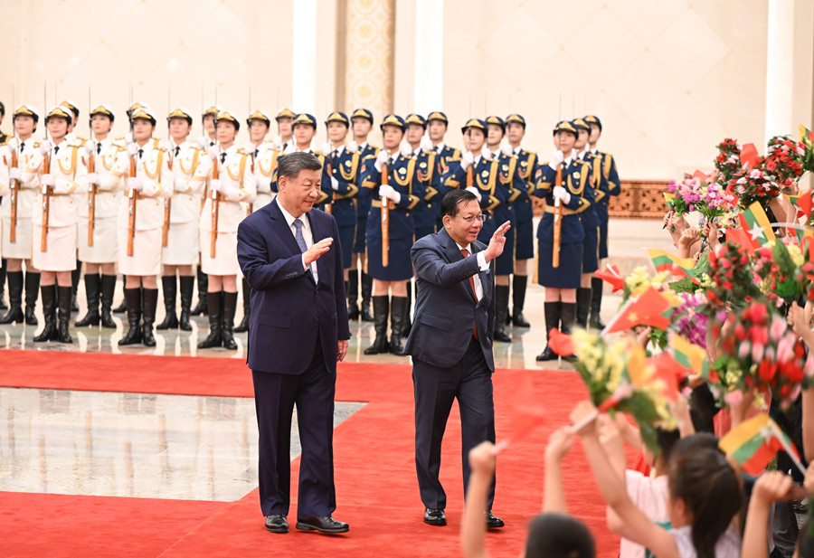 习近平举行仪式欢迎缅甸总统访华