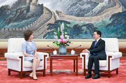 韩正会见美国前运输部长
